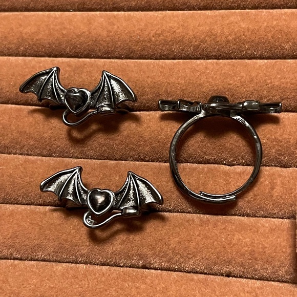 🦇 Bat ring with hypersthene, recommend for size 7.5 and under. - Picture 3 of 6